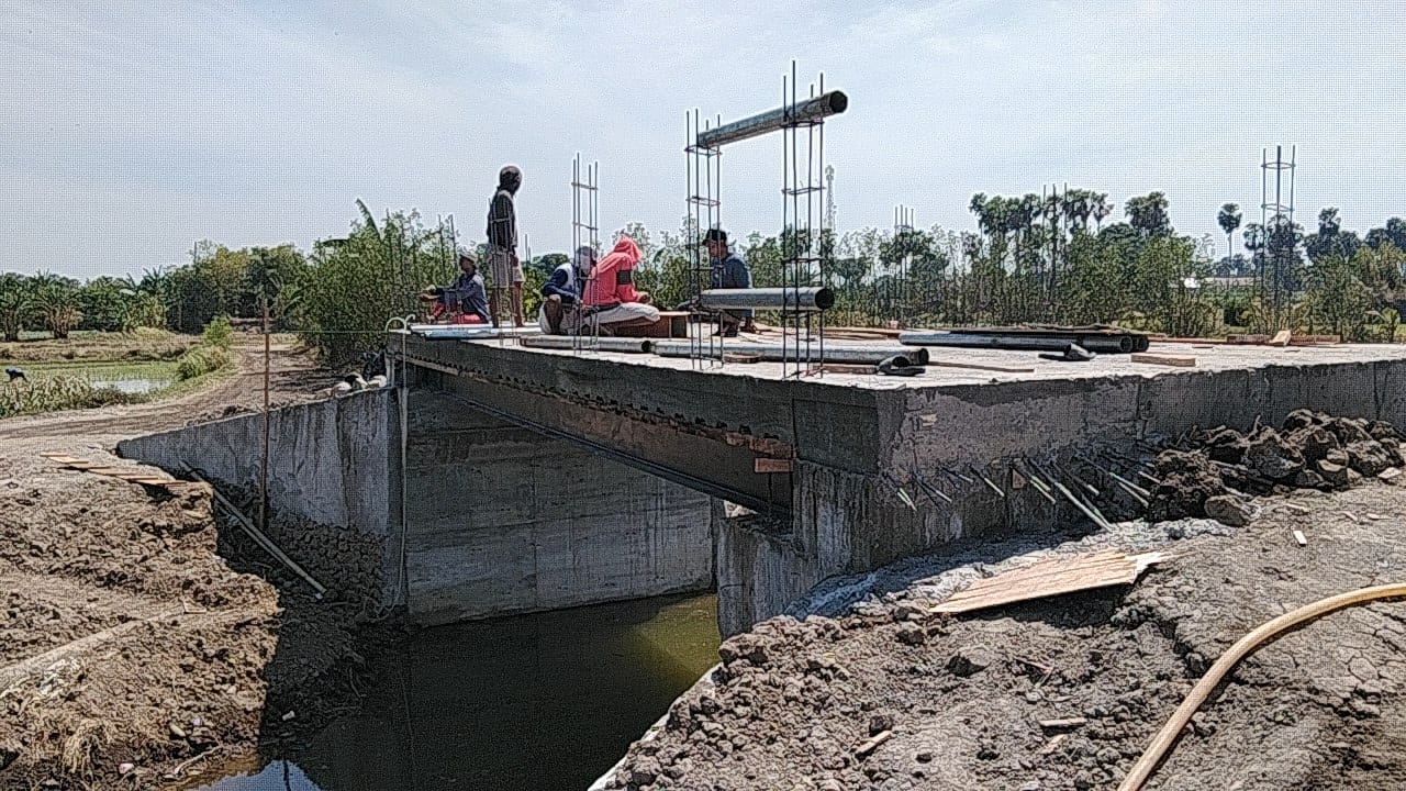 Progres Capai 75 Persen, Pembangunan Jembatan Beton di Bontonompo Selatan Kian Dinanti Warga